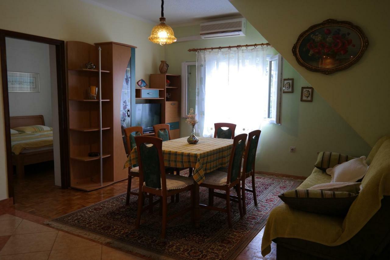 Apartments Biskup Привлака Екстер'єр фото